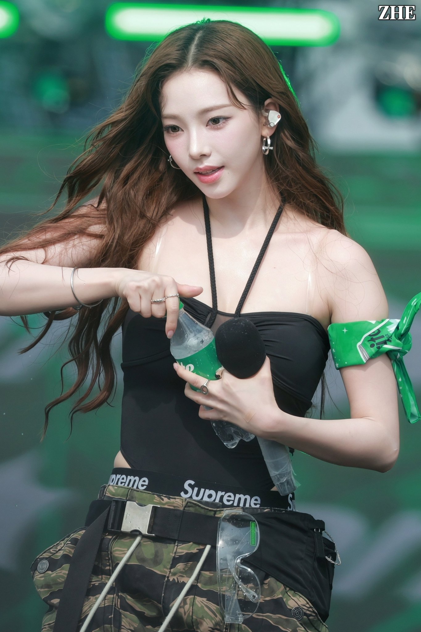 Karina khoe visual sáng như tiên tử ở WATERBOMB, “barbie xứ Hàn” đem cả ca khúc chưa ra mắt lên sân khấu- Ảnh 3.