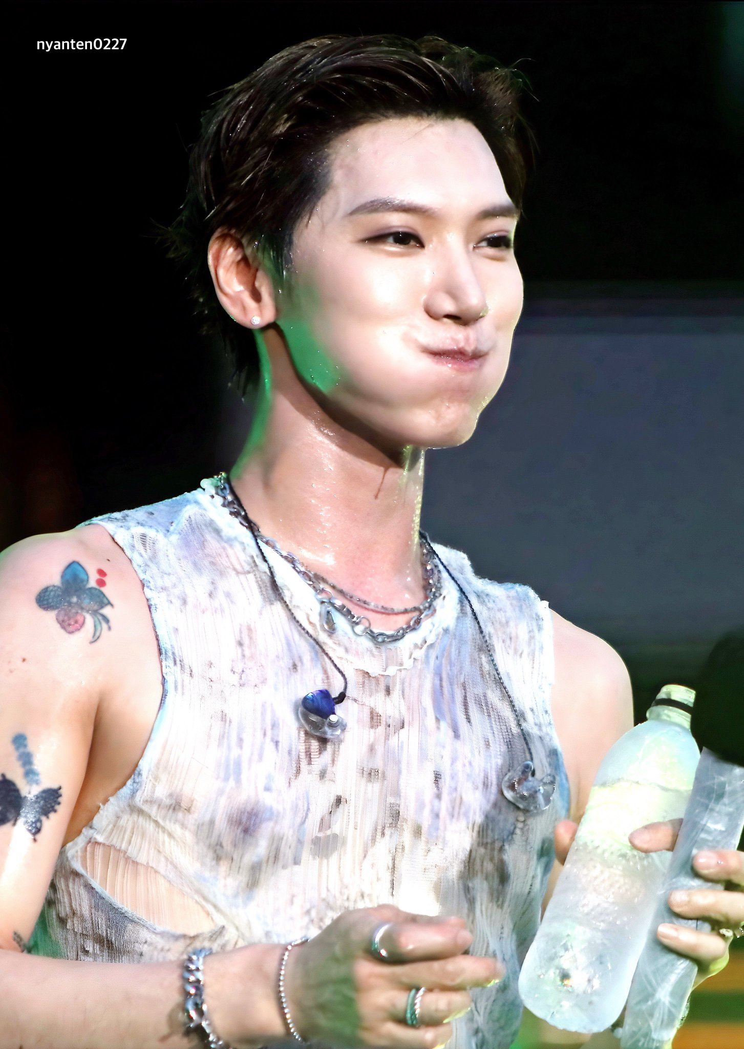 Karina khoe visual sáng như tiên tử ở WATERBOMB, “barbie xứ Hàn” đem cả ca khúc chưa ra mắt lên sân khấu- Ảnh 8.