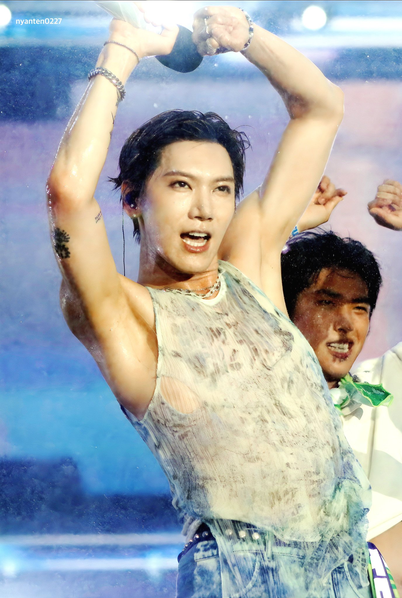 Karina khoe visual sáng như tiên tử ở WATERBOMB, “barbie xứ Hàn” đem cả ca khúc chưa ra mắt lên sân khấu- Ảnh 7.