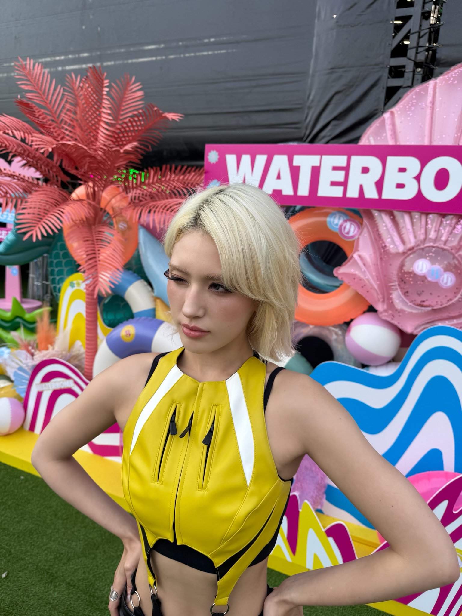 Karina khoe visual sáng như tiên tử ở WATERBOMB, “barbie xứ Hàn” đem cả ca khúc chưa ra mắt lên sân khấu- Ảnh 9.