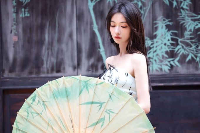 Ngô Cẩn Ngôn vóc dáng mảnh mai, da vẫn trắng mịn nhờ ăn nhiều 1 món rất lợi khi cần giảm cân cấp tốc- Ảnh 1.