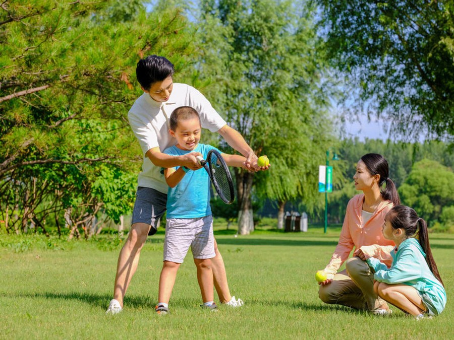 “Đến giờ vẫn có những cha mẹ ngây ngô chỉ bắt con ngồi học, hết ngoại ngữ, cờ vua, bơi lội tới đàn hát… hi vọng con có thể làm cái gì lớn lao sau này” – Chuyên gia nói thẳng: ẢO TƯỞNG!!!- Ảnh 3. “Đến giờ vẫn có những cha mẹ ngây ngô chỉ bắt con ngồi học, hết ngoại ngữ, cờ vua, bơi lội tới đàn hát… hi vọng con có thể làm cái gì lớn lao sau này” – Chuyên gia nói thẳng: ẢO TƯỞNG!!!- Ảnh 3.