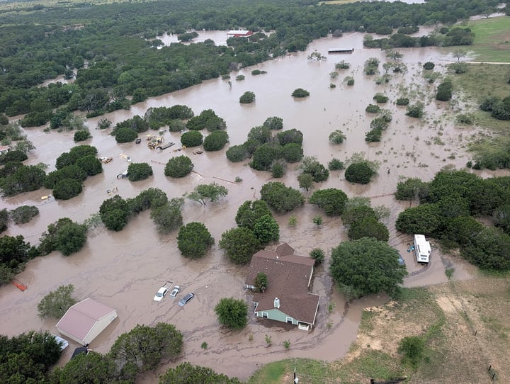 Người hùng cứu 165 người trong trận lũ lịch sử ở Texas- Ảnh 1.