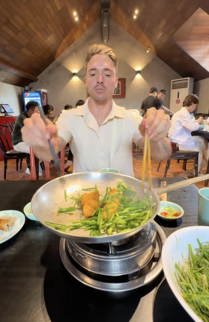 Chàng Tây ăn món Việt chuyên nghiệp nhất mạng xã hội- Ảnh 3.