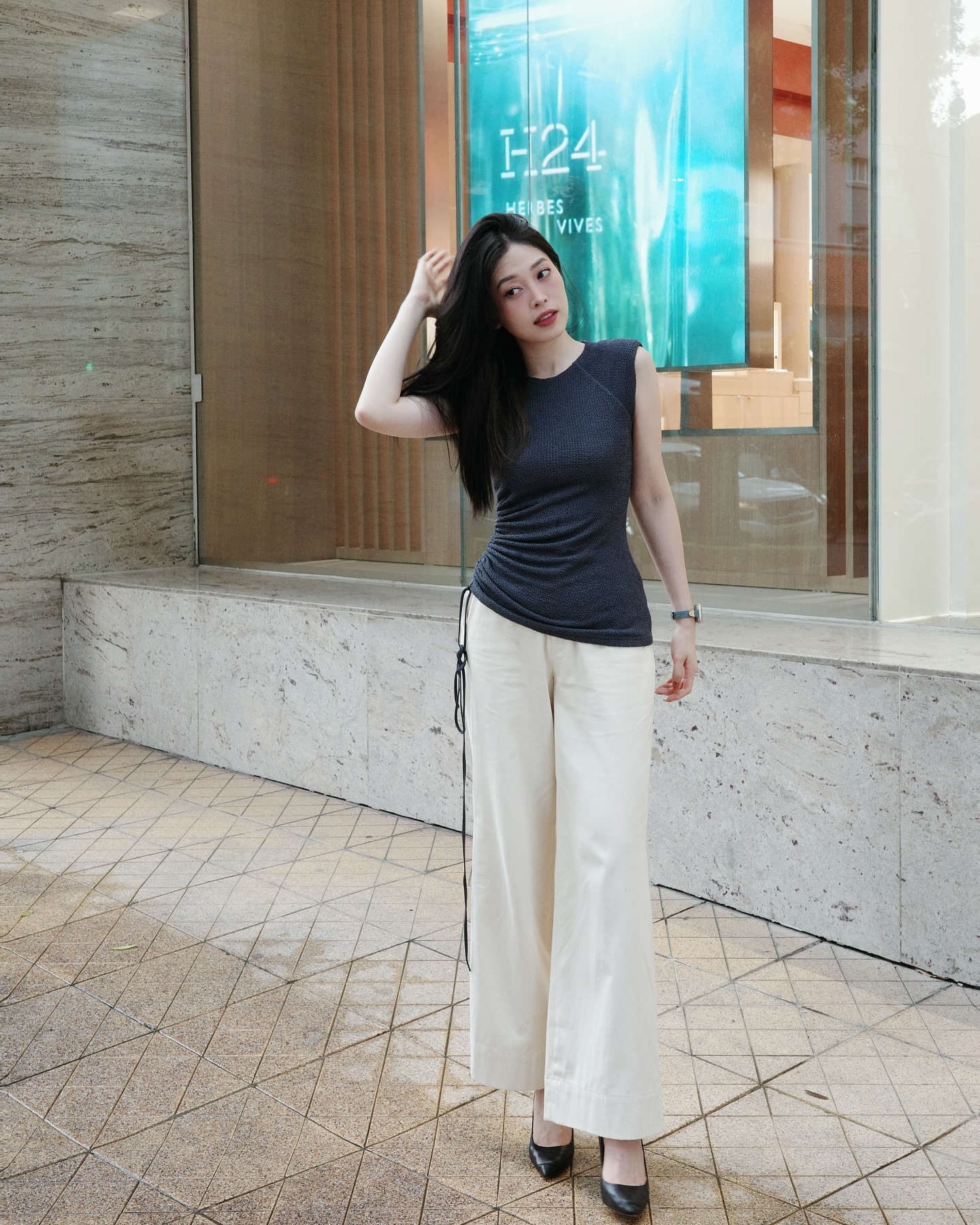 10 outfit từ mỹ nhân Việt giúp chị em chạm đỉnh cao mặc đồ tối giản- Ảnh 6.