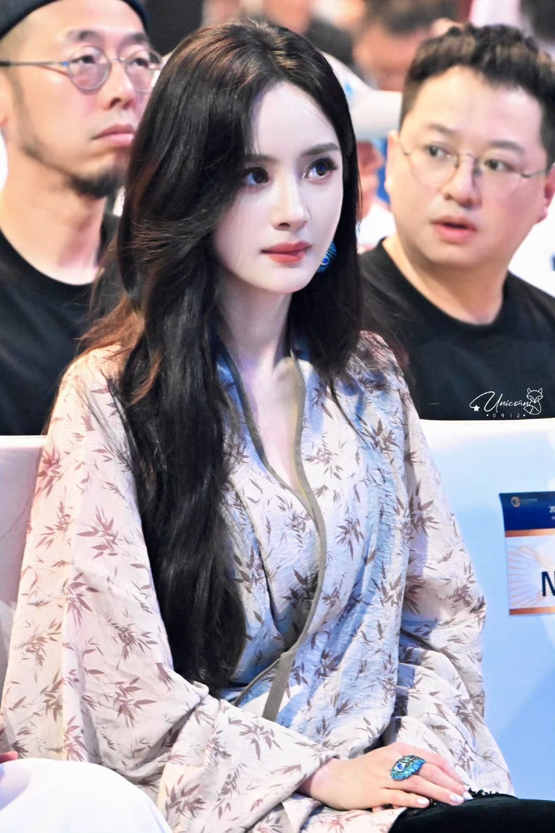 Đỉnh lưu Cbiz giúp cửa hàng Taobao bán vèo vèo hơn 30.000 chiếc áo sau 1 đêm- Ảnh 1.
