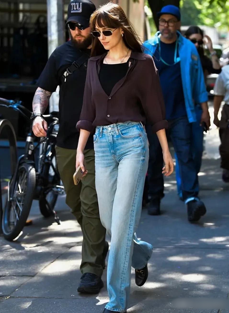 Mùa hè nhất định phải có một chiếc quần jeans ống rộng - mặc lên trẻ trung, sành điệu hơn gấp bội- Ảnh 7.