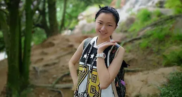 Nữ sinh thi đại học đạt điểm tuyệt đối 3 môn nhưng từ chối trường top 1 chỉ với 5 từ khiến ai nghe cũng phải "tròn mắt"- Ảnh 2.