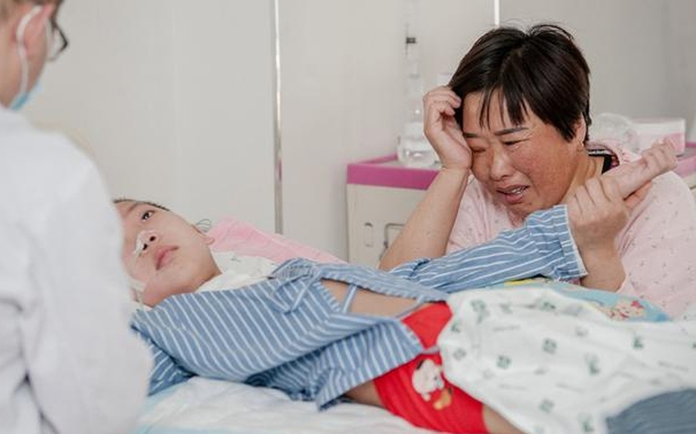 Bé trai 9 tuổi đã bị xơ gan, bác sĩ khuyến cáo thay đổi 1 điều trong ăn uống nhưng cha mẹ  bỏ qua khiến bệnh càng nặng- Ảnh 1.