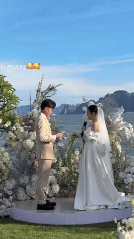 Tuyển thủ Việt Nam cưới mẹ đơn thân: 