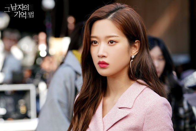 Cả showbiz phải chịu thua khi tiểu thư tài phiệt này lên đồ, siêu sang từ phim đến đời không cần phải diễn- Ảnh 10.