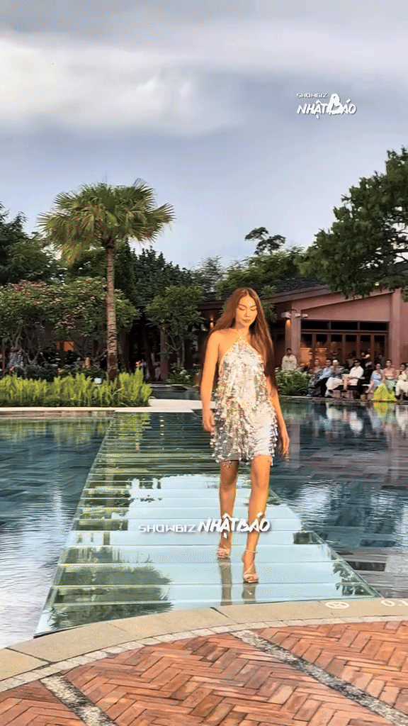 Thanh Hằng lại có màn catwalk bị chê- Ảnh 3.