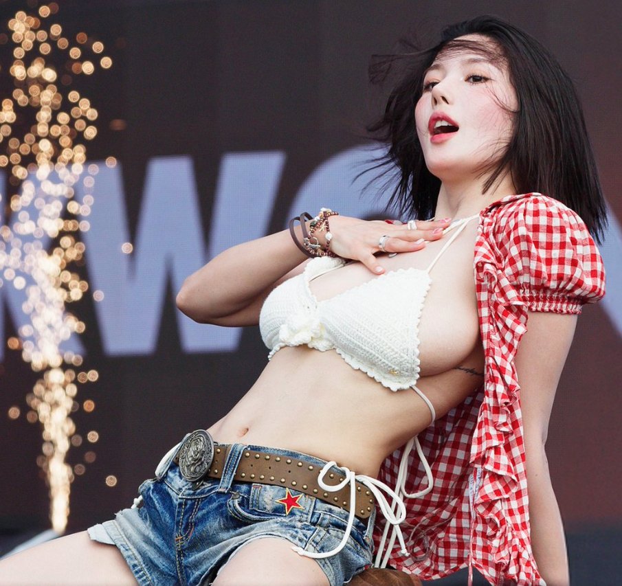 Nữ thần WATERBOMB Kwon Eun Bi hút triệu view với body sexy bốc lửa, hoá ra nhờ chăm tập môn này- Ảnh 1.