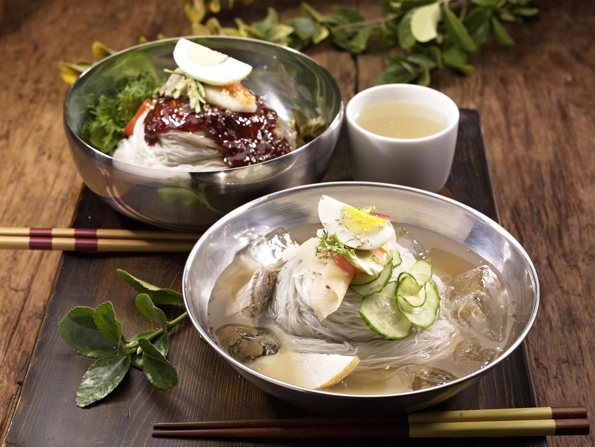 Naengmyeon - Tô mì lạnh thấm đẫm hương vị mùa hè Hàn Quốc- Ảnh 2.