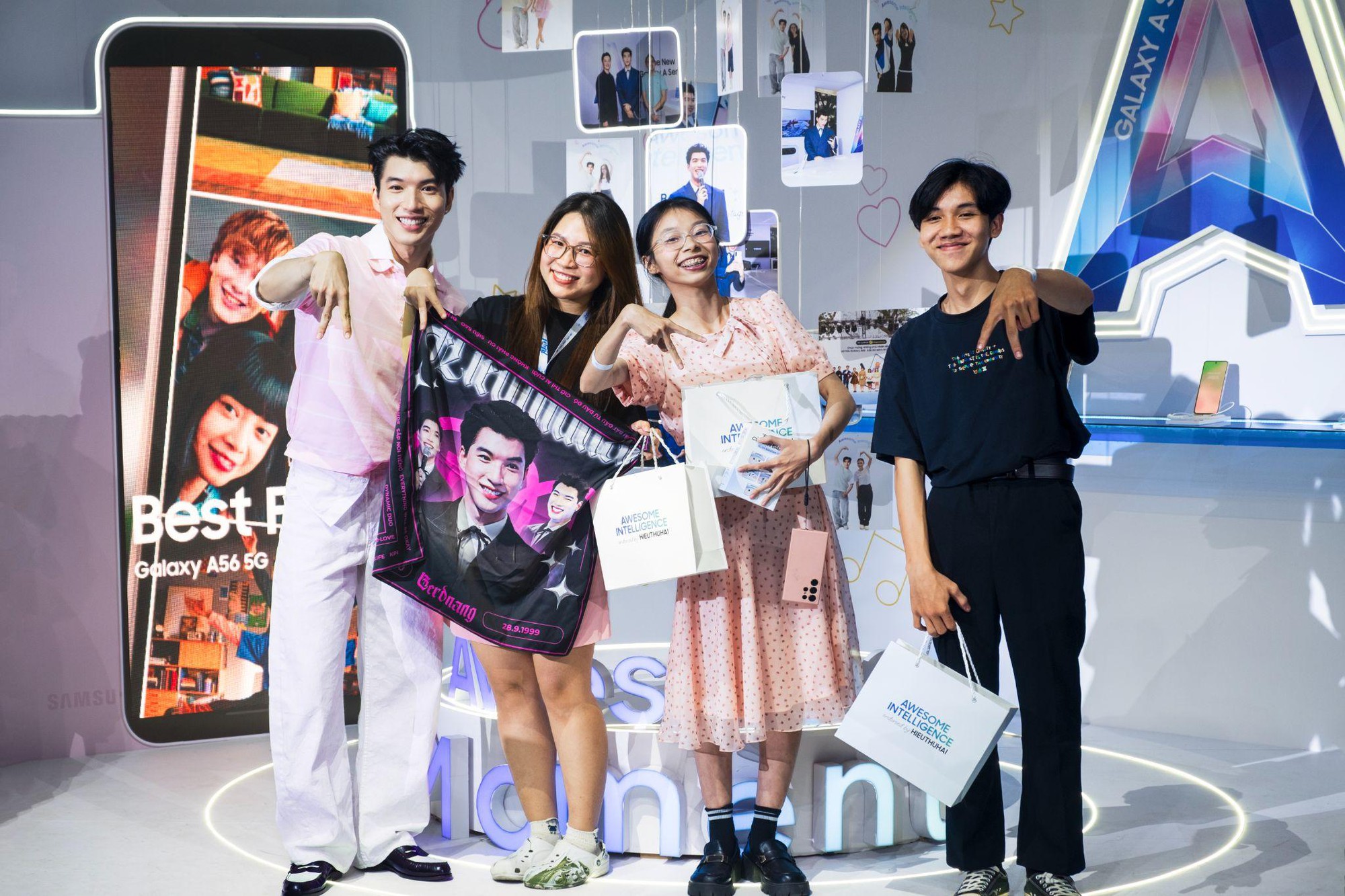 Sài Gòn hóa hồng, mạng xã hội “rần rần” đêm Meet & Greet cùng HIEUTHUHAI và Galaxy A56 5G màu hồng mới- Ảnh 1.