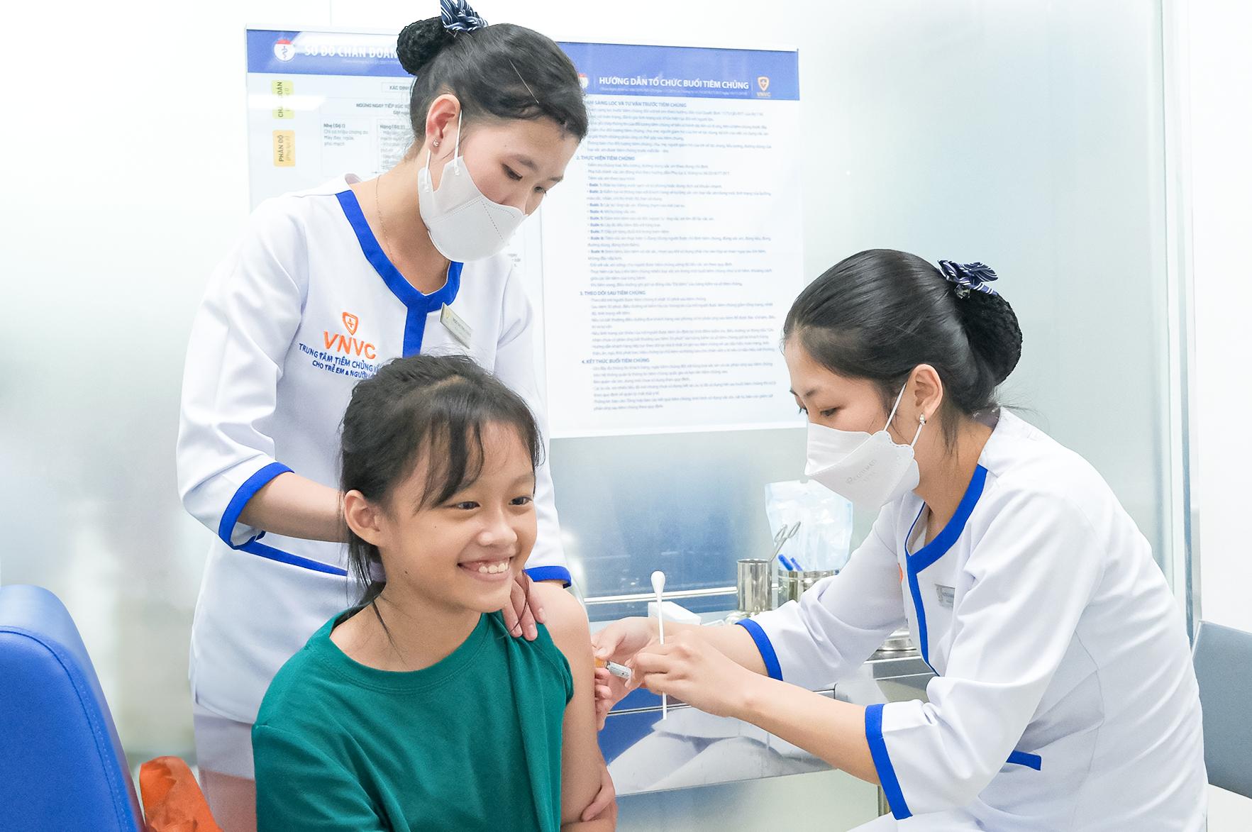 Vẫn dễ mắc não mô cầu nếu chủ quan chỉ tiêm 1 loại vắc-xin phòng bệnh- Ảnh 5.