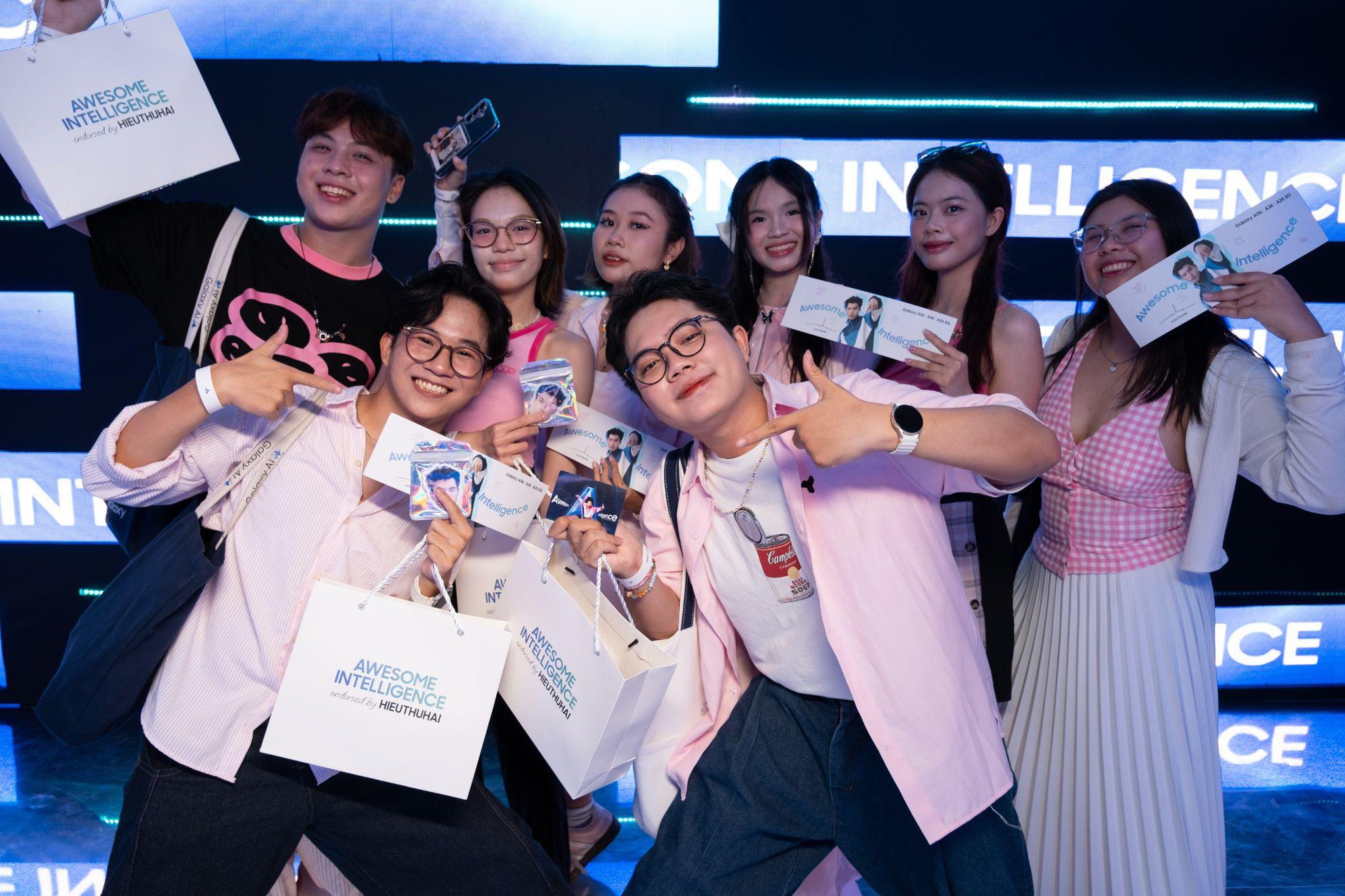 Sài Gòn hóa hồng, mạng xã hội “rần rần” đêm Meet & Greet cùng HIEUTHUHAI và Galaxy A56 5G màu hồng mới- Ảnh 8.