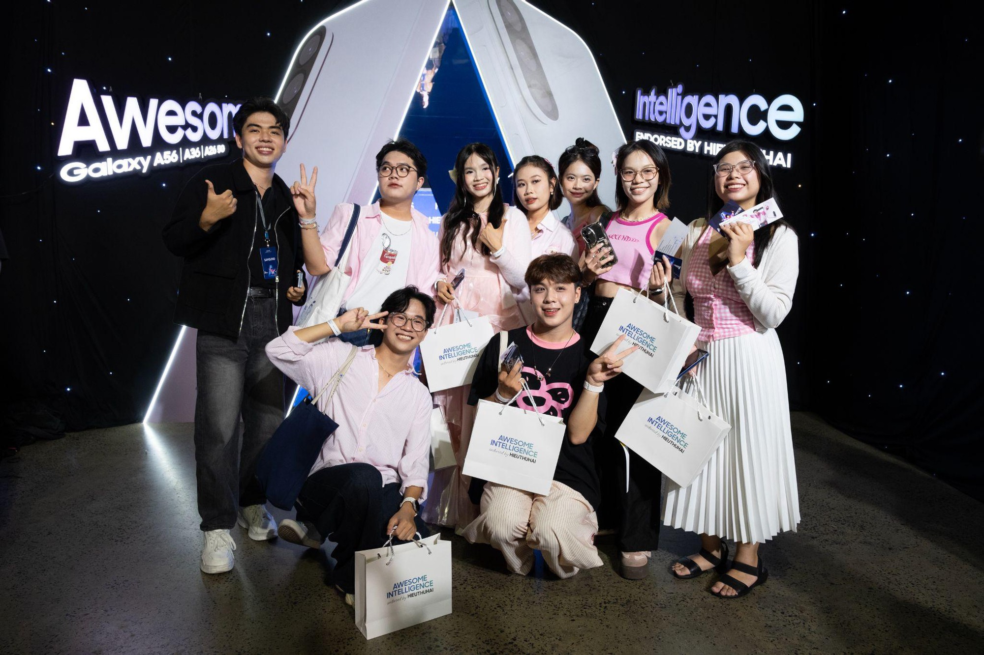 Sài Gòn hóa hồng, mạng xã hội “rần rần” đêm Meet & Greet cùng HIEUTHUHAI và Galaxy A56 5G màu hồng mới- Ảnh 9.