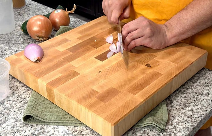 Chuyên gia cảnh báo 4 trường hợp cần thay thớt ngay để tránh rước bệnh- Ảnh 1.