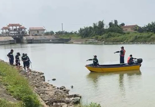Hải Phòng: Thả lưỡi câu rà soát, tìm thấy thi thể nam sinh lớp 10 bị đuối nước- Ảnh 1.