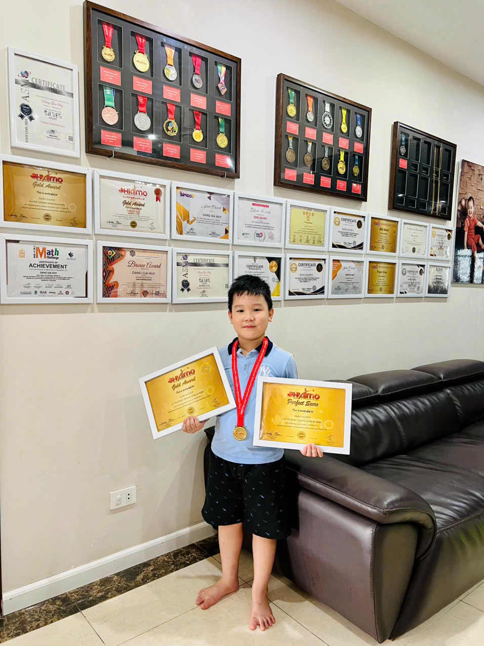 Cậu bé Hà Nội đạt hàng loạt Huy chương, Học bổng dù CHƯA VÀO LỚP 1: Bố tiết lộ lịch học bất ngờ, nói thẳng về tranh cãi trên MXH- Ảnh 3.