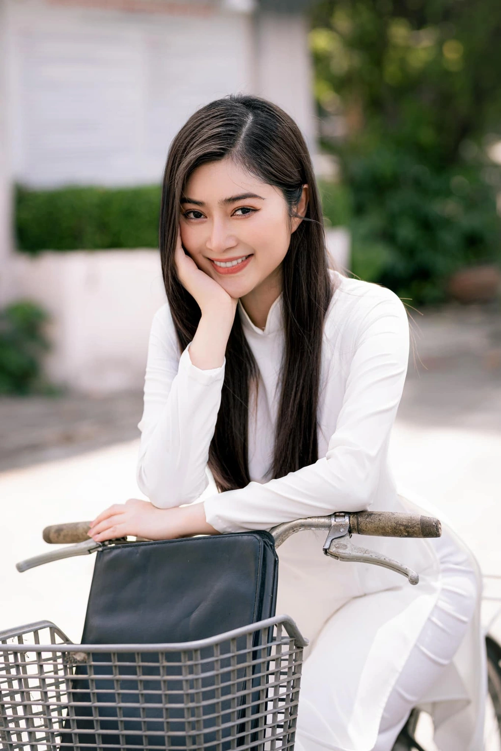 Sao Việt giấu chồng con kín bưng, vừa mới khoe loạt ảnh đã bị chê 