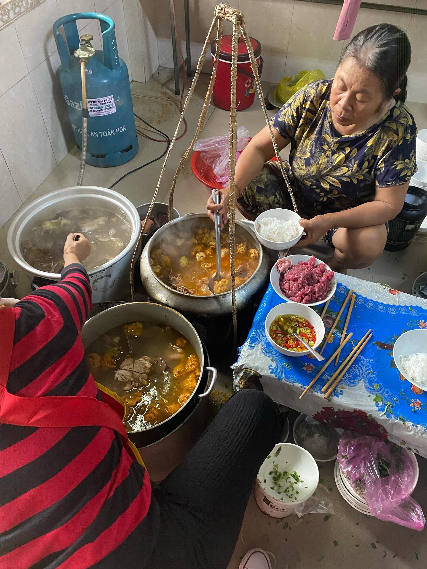 Đi ăn “Di sản văn hóa phi vật thể Quốc Gia” ở 5 địa điểm chuẩn gu dân bản địa, topping đặc biệt chỉ ở Huế mới có- Ảnh 2.