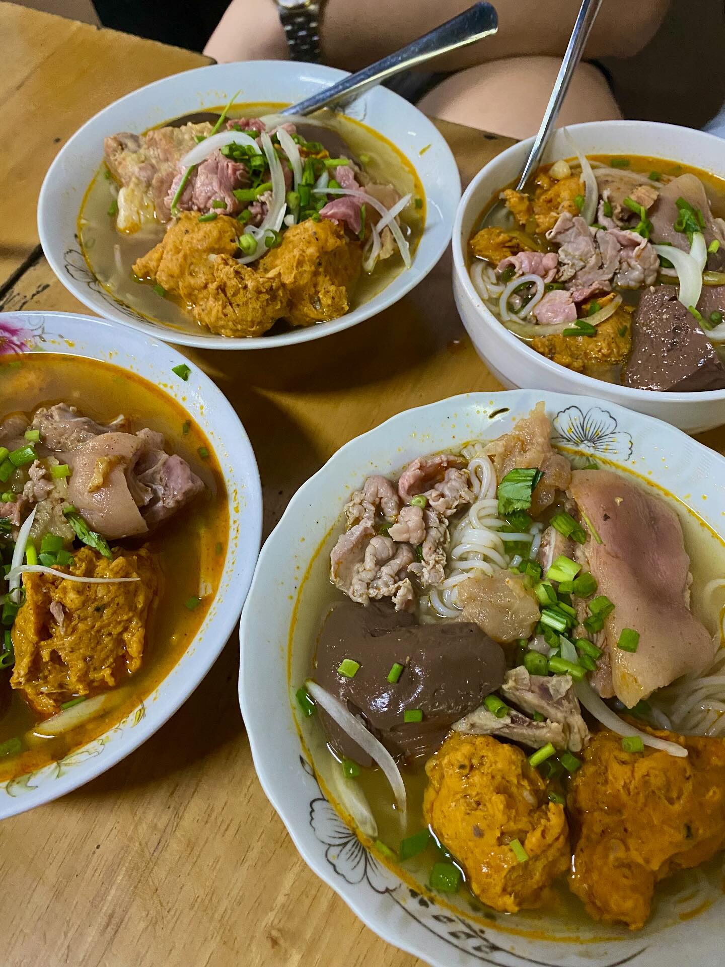 Đi ăn “Di sản văn hóa phi vật thể Quốc Gia” ở 5 địa điểm chuẩn gu dân bản địa, topping đặc biệt chỉ ở Huế mới có- Ảnh 4.