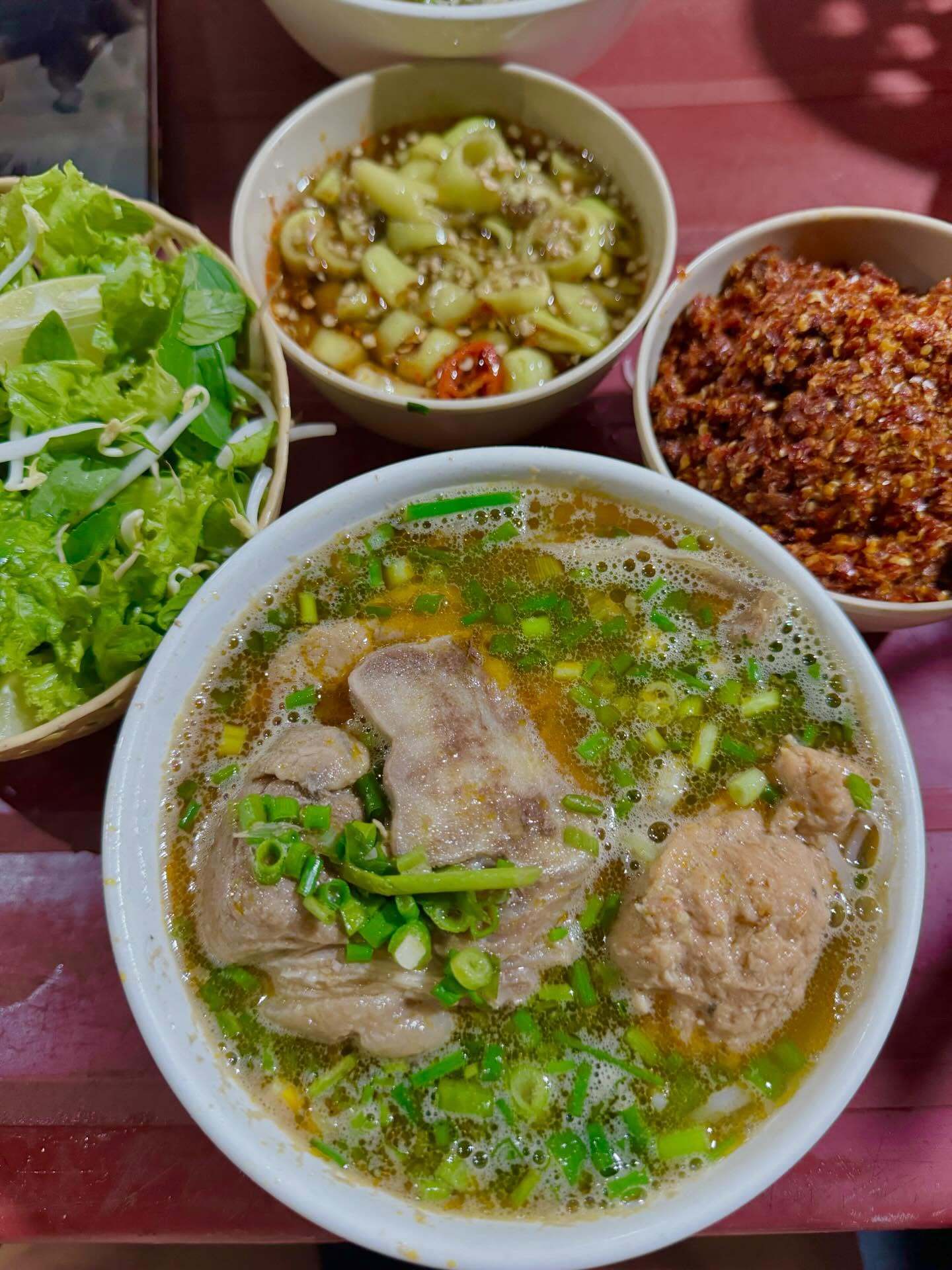 Đi ăn “Di sản văn hóa phi vật thể Quốc Gia” ở 5 địa điểm chuẩn gu dân bản địa, topping đặc biệt chỉ ở Huế mới có- Ảnh 11.