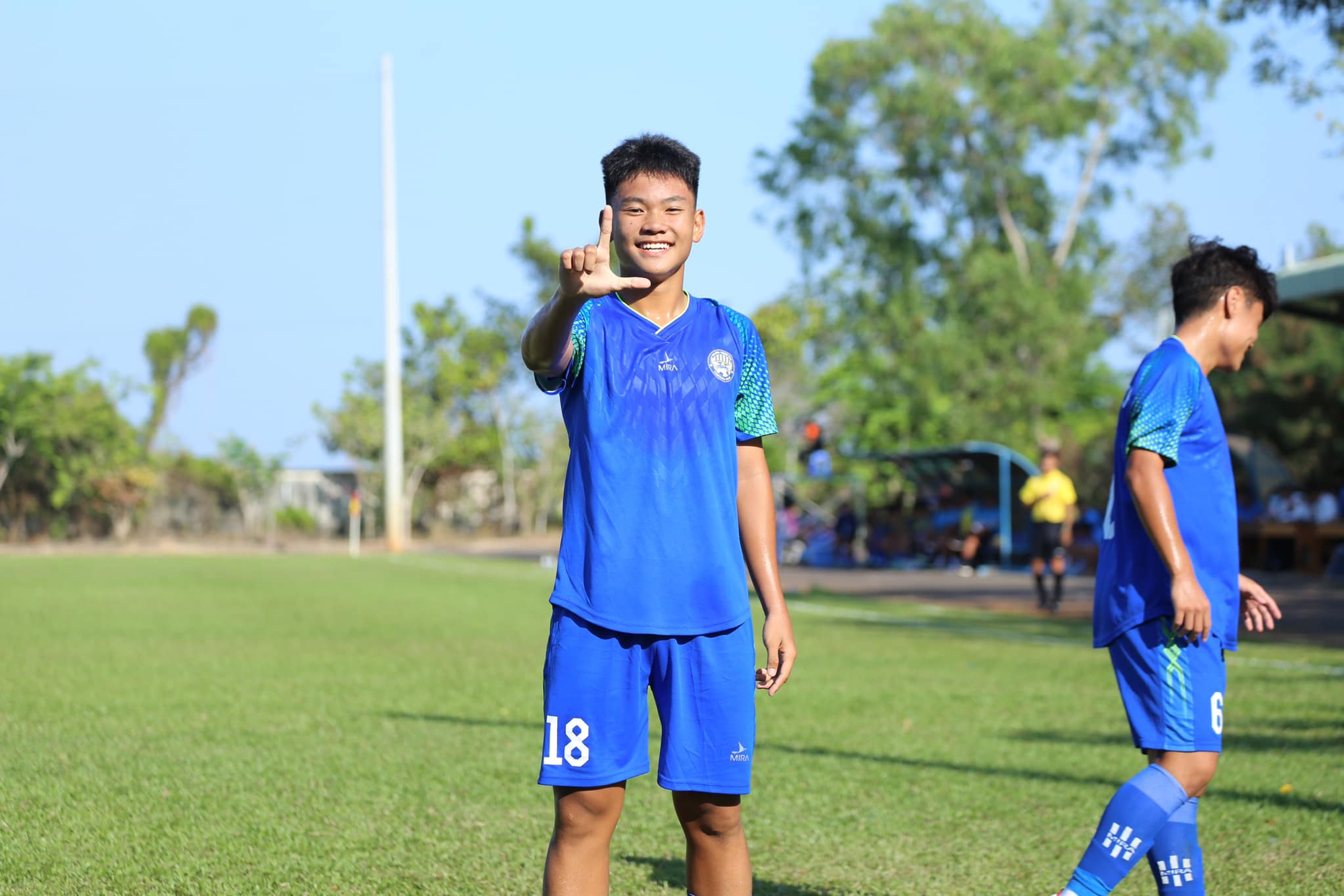 Con trai Quang Hải được chọn sang Brazil 