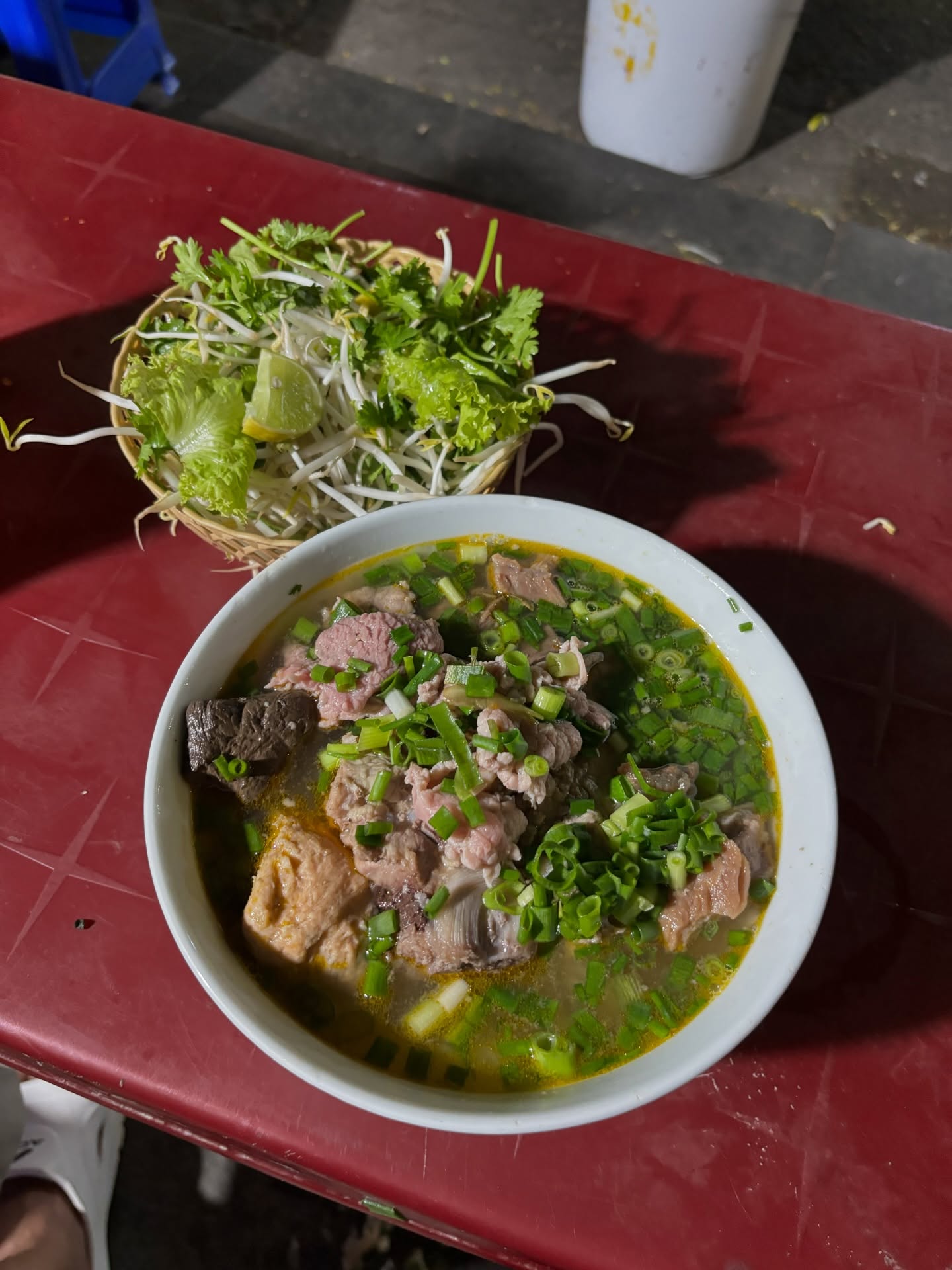 Đi ăn “Di sản văn hóa phi vật thể Quốc Gia” ở 5 địa điểm chuẩn gu dân bản địa, topping đặc biệt chỉ ở Huế mới có- Ảnh 10.