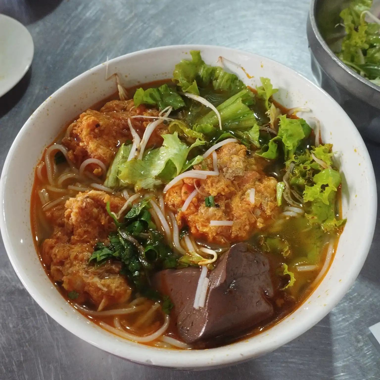 Đi ăn “Di sản văn hóa phi vật thể Quốc Gia” ở 5 địa điểm chuẩn gu dân bản địa, topping đặc biệt chỉ ở Huế mới có- Ảnh 5.