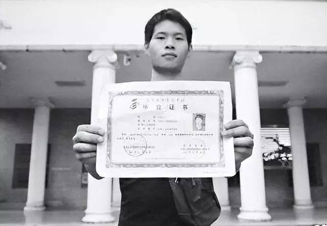 Nam sinh học ĐH danh tiếng 4 năm, khi thi tốt nghiệp mới phát hiện chưa hề trúng tuyển: Trường thông báo Nam sinh học ĐH danh tiếng 4 năm, khi thi tốt nghiệp mới phát hiện chưa hề trúng tuyển: Trường thông báo