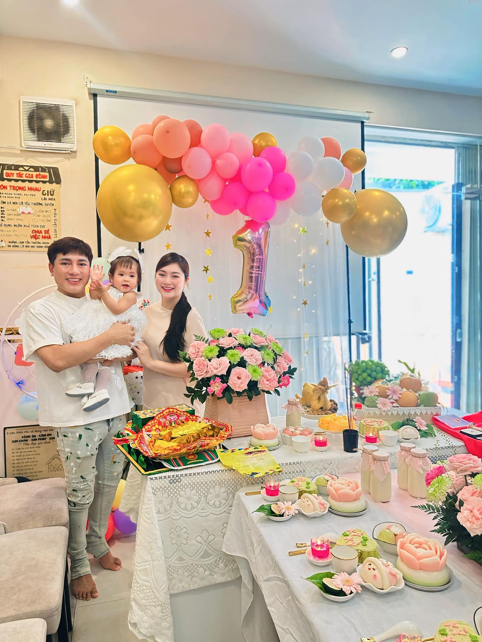 "Sao cứ đăng hình chồng con lên hoài vậy?" - Thanh Trúc đáp đúng một câu mà ai làm mẹ cũng hiểu- Ảnh 1.