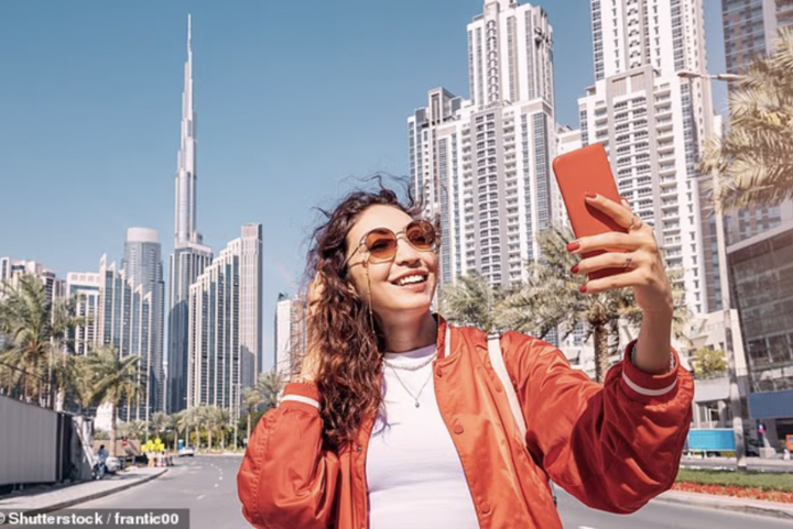 Bạn có thể bị phạt hàng tỷ đồng nếu chụp ảnh selfie tại các điểm du lịch này- Ảnh 1.