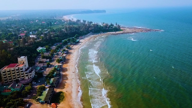 Bãi biển được mệnh danh là "nữ hoàng của các bãi tắm", thuộc miền Trung nhưng ít du khách biết tới- Ảnh 1.