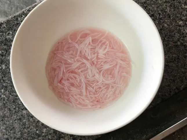 Bún tươi đổi màu lạ tại Đà Nẵng: Cơ sở sản xuất bị đình chỉ khẩn cấp- Ảnh 2.