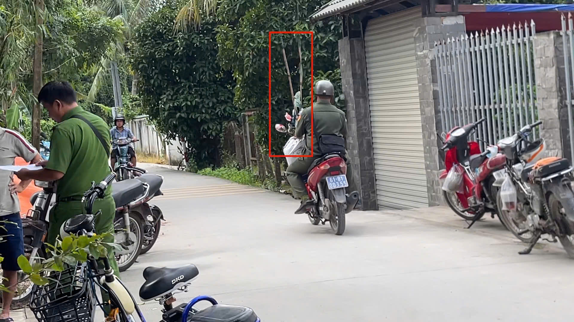 TP HCM: Đi tìm con, người mẹ phát hiện sự việc đau lòng- Ảnh 2. TP HCM: Đi tìm con, người mẹ phát hiện sự việc đau lòng- Ảnh 2.