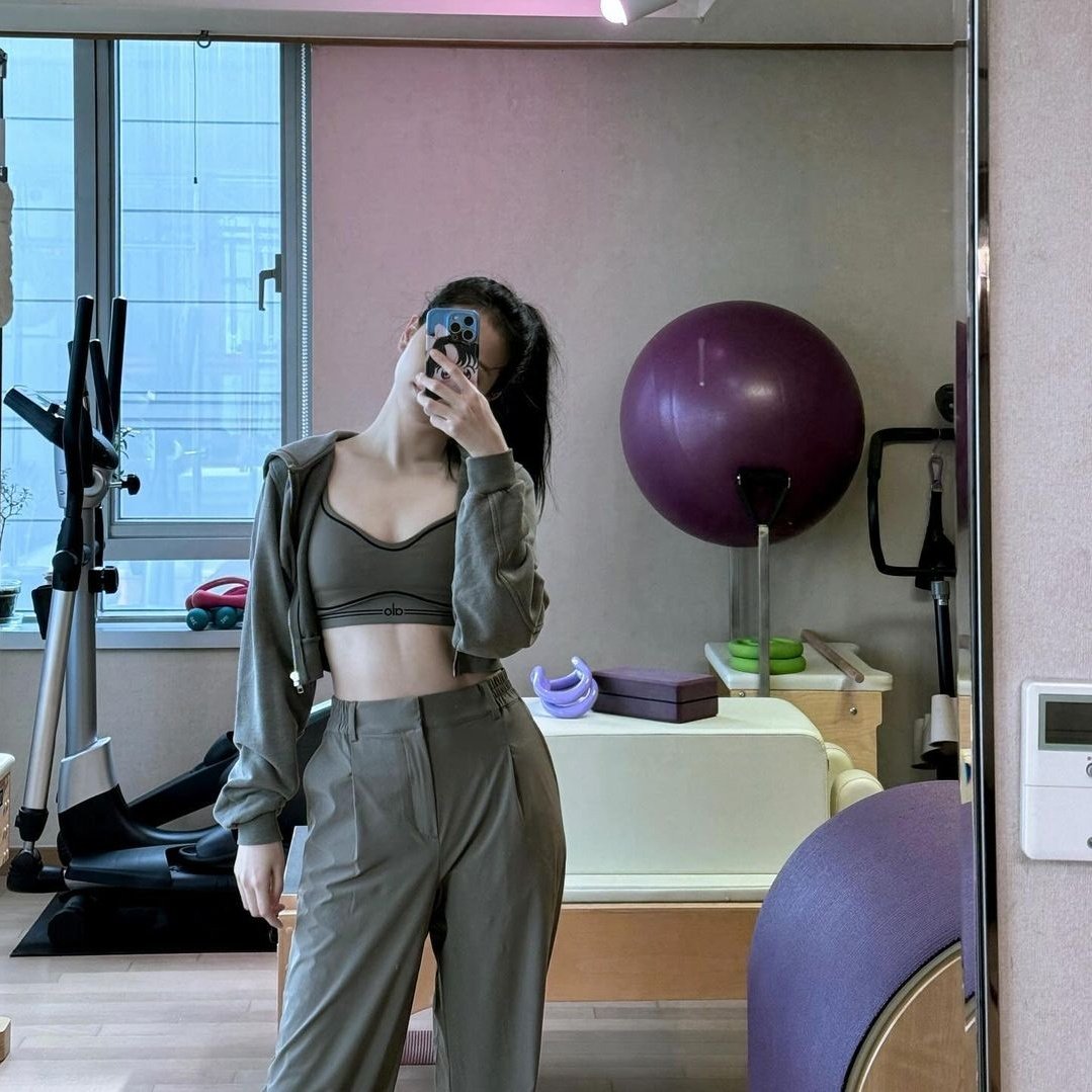 Đẹp cỡ Jisoo (BLACKPINK) còn miệt mài tập môn này 