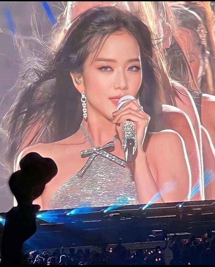 Đẹp cỡ Jisoo (BLACKPINK) còn miệt mài tập môn này 