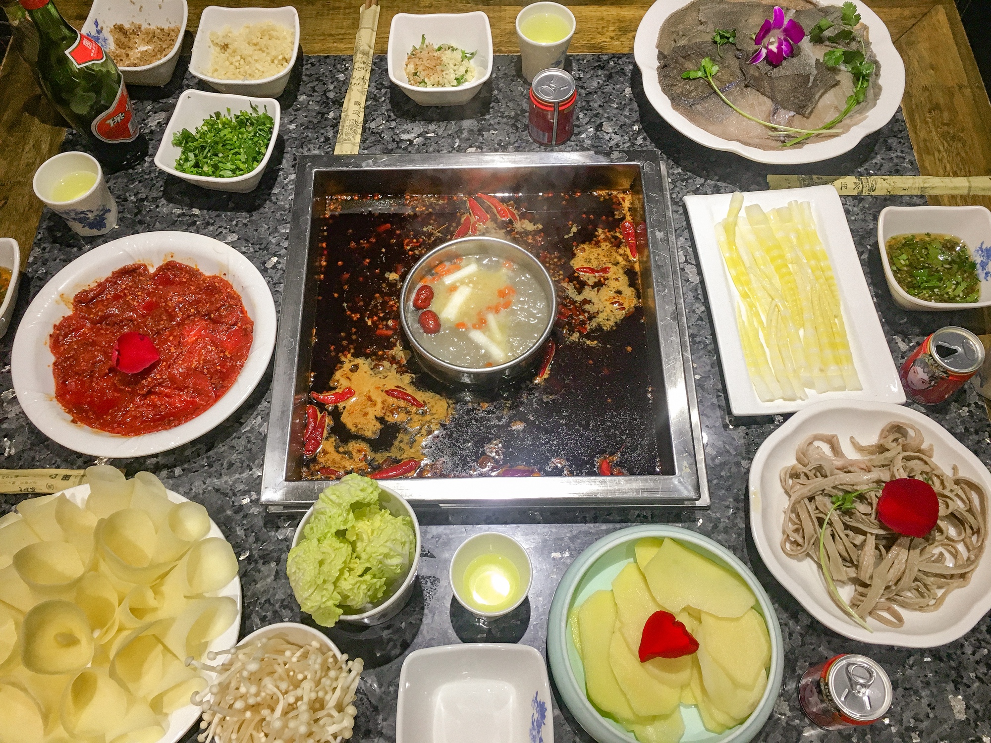 Khách Việt "nhớ suốt đời" khi ăn lẩu ở Trung Quốc: "Tôi không ngờ họ lại làm vậy với miếng thịt"- Ảnh 1.