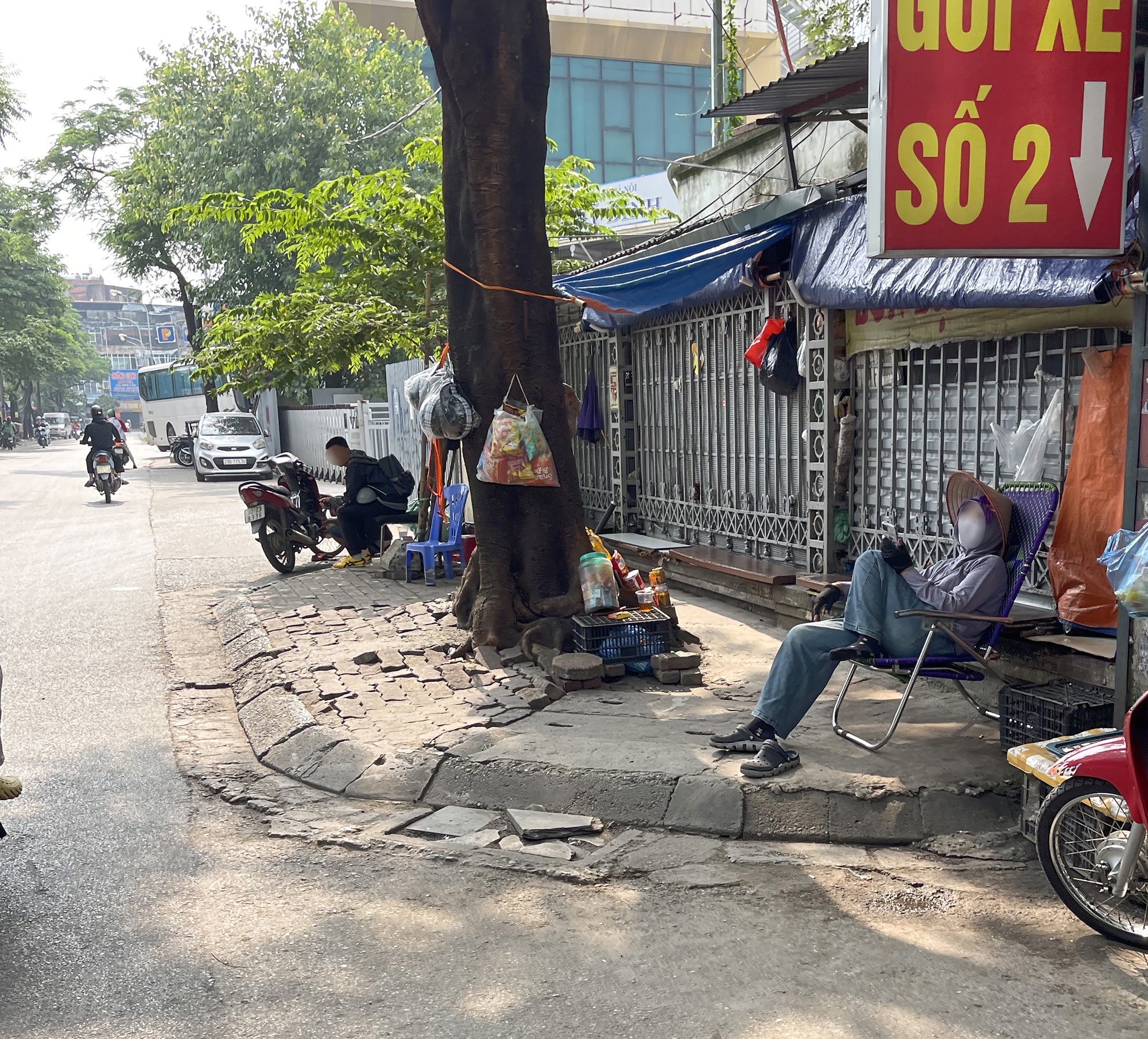Sau clip "bà bán trà đá đuổi cô gái đợi xe", tình trạng các hàng quán xung quanh bến xe Mỹ Đình ra sao?- Ảnh 8.