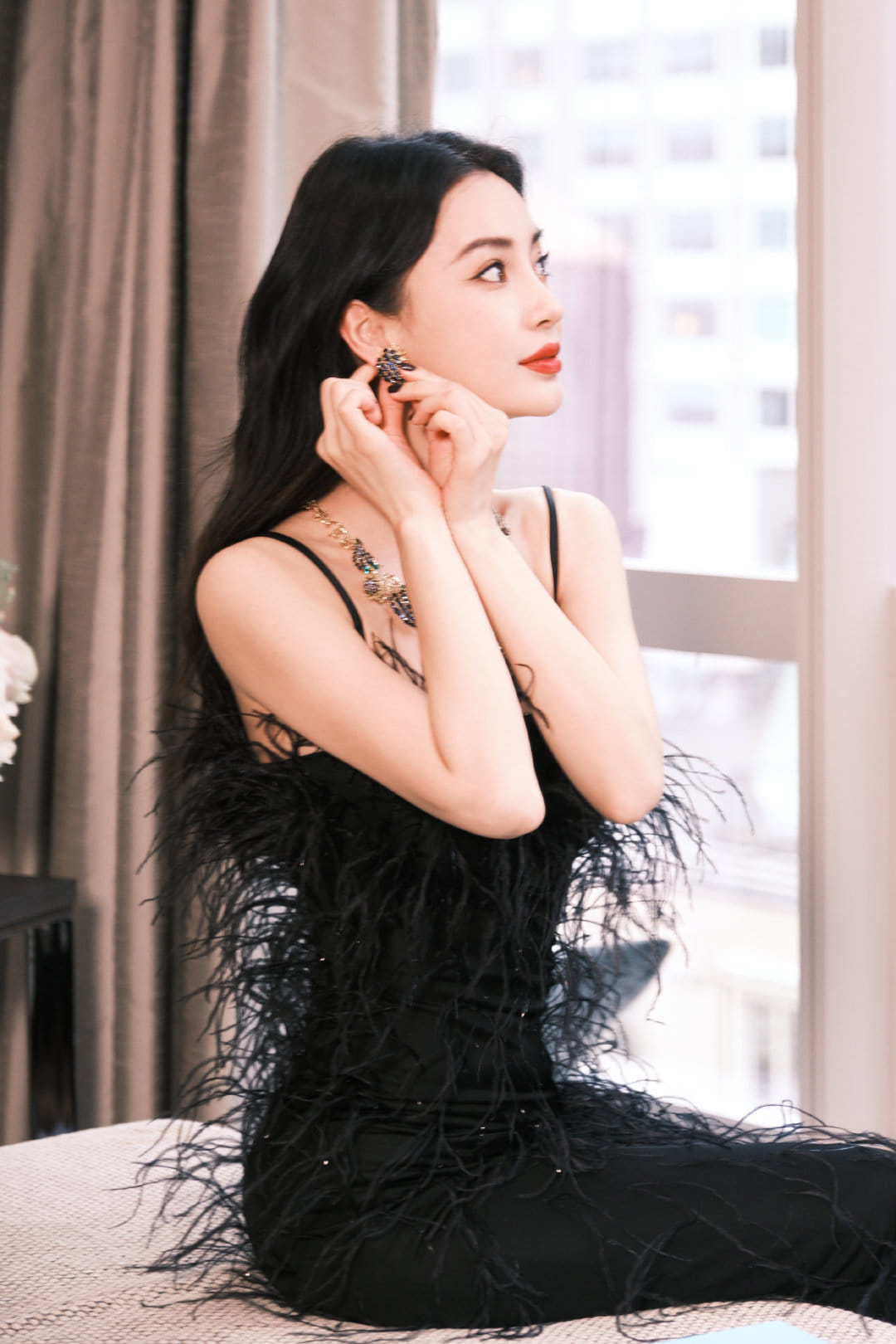 Angelababy tái xuất fashion week quốc tế, fan đồng loạt xin quay lại thảm đỏ Cbiz- Ảnh 14.