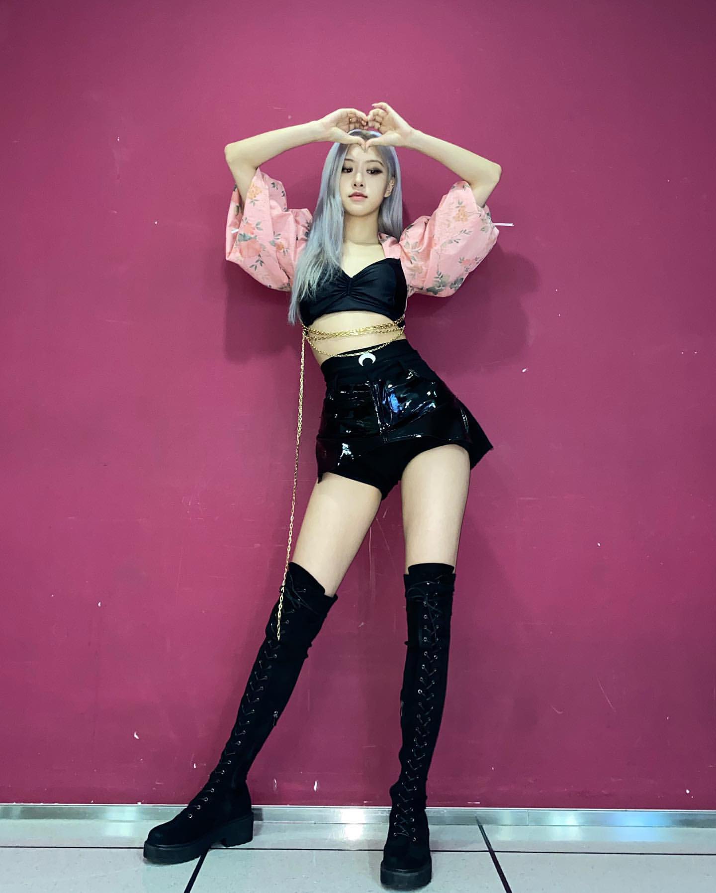 Rosé (BLACKPINK) mê tít môn này, từng bị chê chân vòng kiềng nay chân dài nuột nà, thẳng tắp, chị em học gấp!- Ảnh 19.