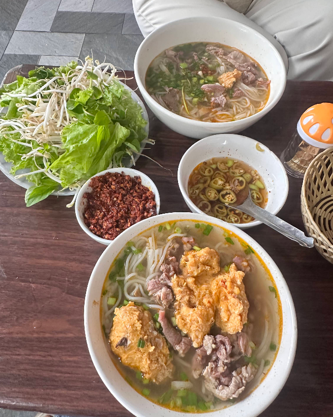 Đi ăn “Di sản văn hóa phi vật thể Quốc Gia” ở 5 địa điểm chuẩn gu dân bản địa, topping đặc biệt chỉ ở Huế mới có- Ảnh 8.