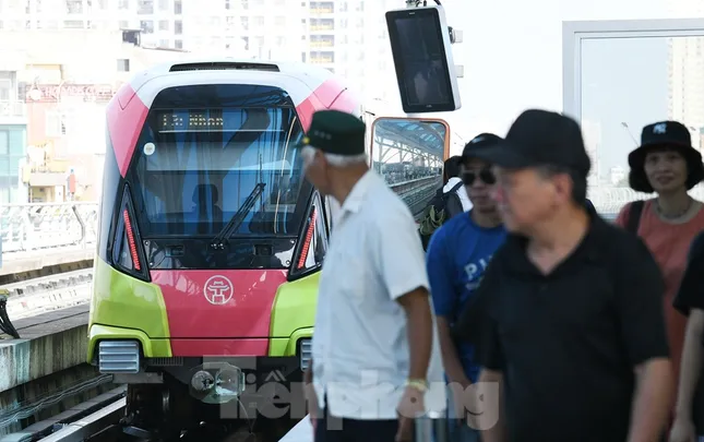 Triển khai vé đi liên thông giữa tàu điện trên cao và xe buýt- Ảnh 1.