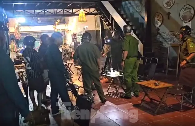 Người phụ nữ bị "phi công" cùng công ty tống tiền, tình bằng clip ân ái trong một đêm say- Ảnh 2.