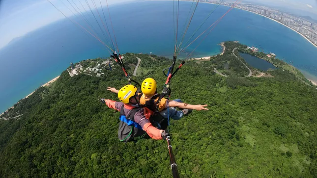 Du khách rơi từ dù lượn tử vong ở Đà Nẵng có thể đã bay chuyến muộn nhất trong ngày- Ảnh 1.