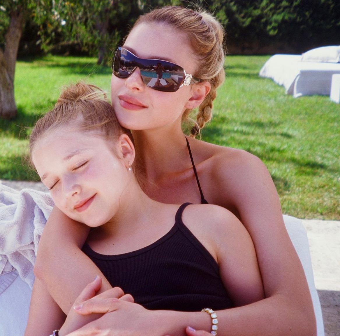 Ảnh: Harper Beckham từng là em gái út hạnh phúc nhất trong vòng tay anh cả, chị dâu, nay chỉ còn tiếc nuối...- Ảnh 23.