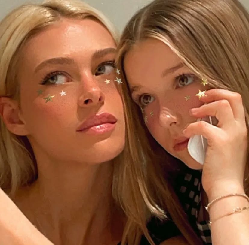 Ảnh: Harper Beckham từng là em gái út hạnh phúc nhất trong vòng tay anh cả, chị dâu, nay chỉ còn tiếc nuối...- Ảnh 26.